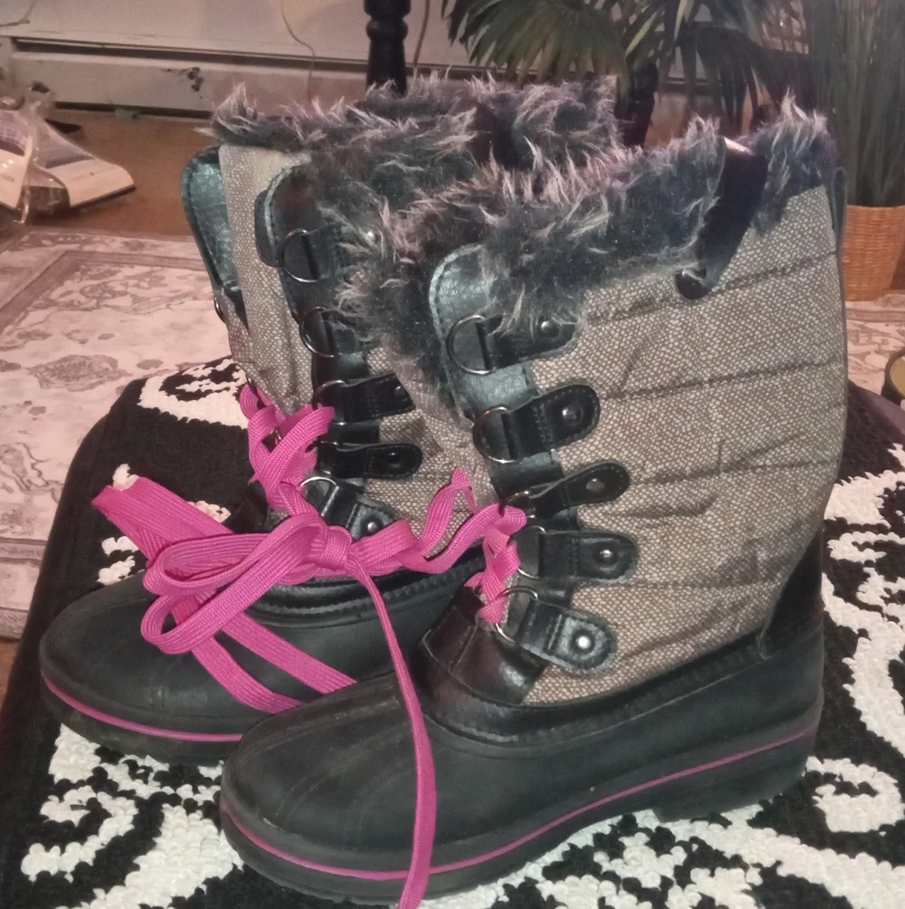 Stylish Winter Kids Boots with Pink Laces